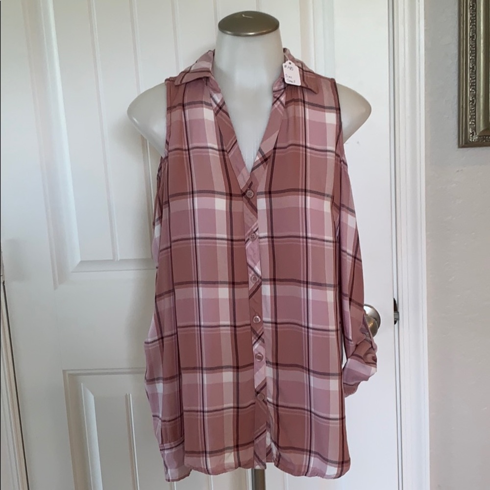 Small l/s cold shoulder blouse